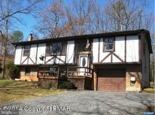 6038 Little Bear Ln, East Stroudsburg, PA 18302