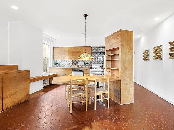 5th image of 160 W 87th St APT 8D