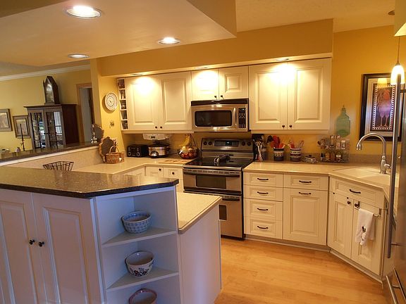 4th image of 5383 Mariners Cove Dr Unit 403