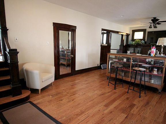 5th image of 6833 Arthur Ave
