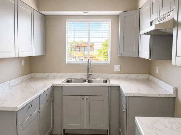 4714 E BELLEVIEW Street, Phoenix, AZ 85008