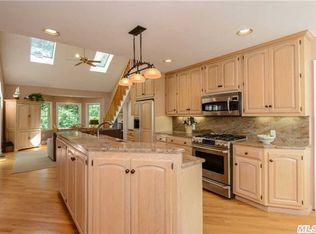 77 Ivy Way, Port Washington, NY 11050