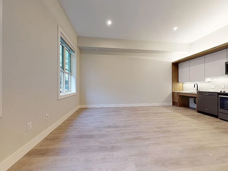 5726 Inglis St — Photo 10