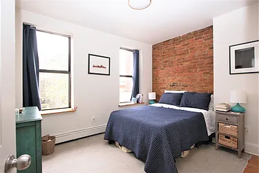 Rented by R New York