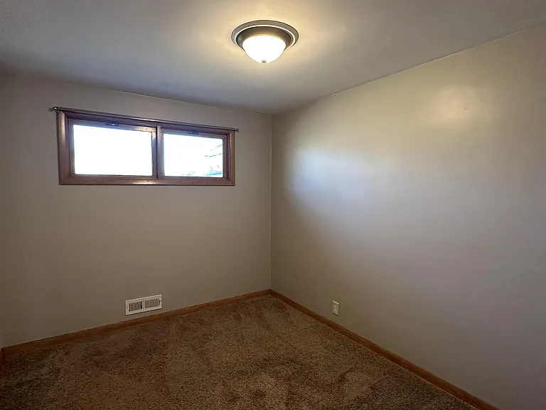 136 Elmwood Ln — Photo 9