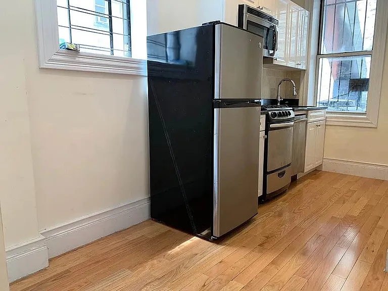 402 W 44th St #5T — Photo 7