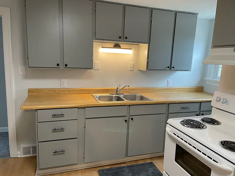 231 N Spring Grove St #3 — Photo 2