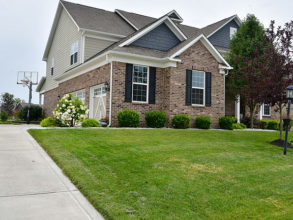 2nd image of 4415 Voyageur Way