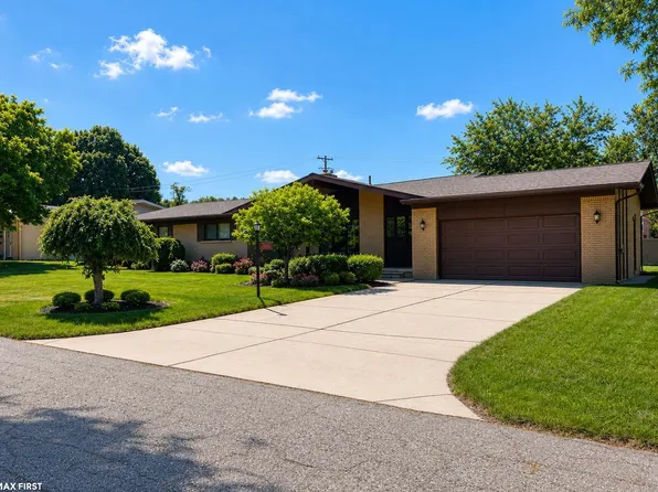 20210 Anita St, Clinton Township, MI 48036