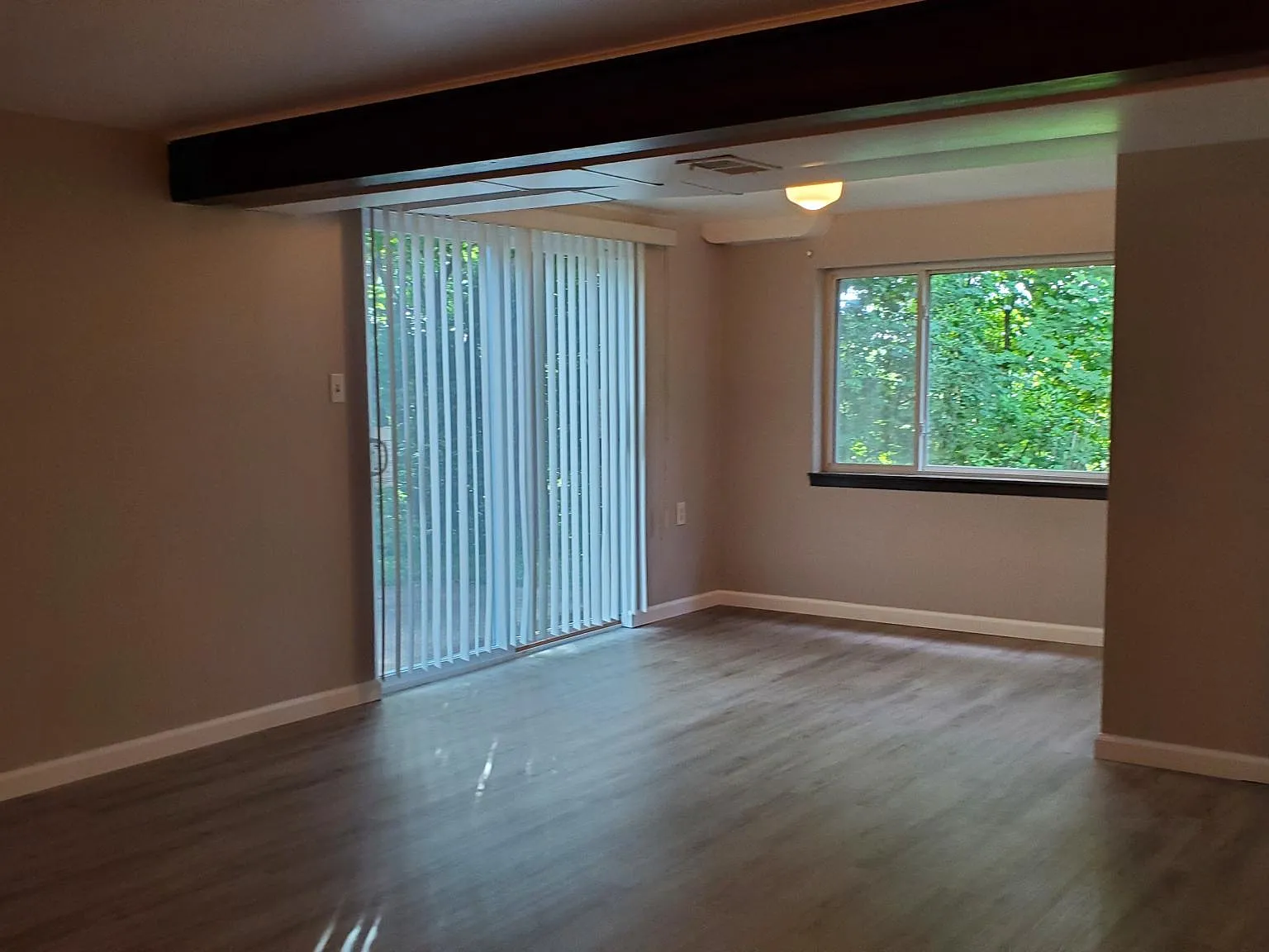 4285 Sample Ct — Photo 2