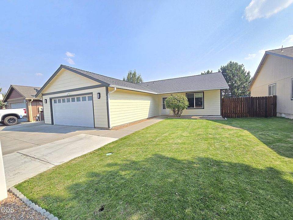1st image of 577 SE Sugar Pine Way