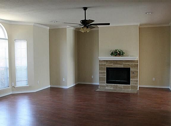 3rd image of 2104 Houlton Ln