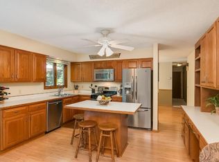 15893 Hayes Trail Ct, Apple Valley, MN 55124