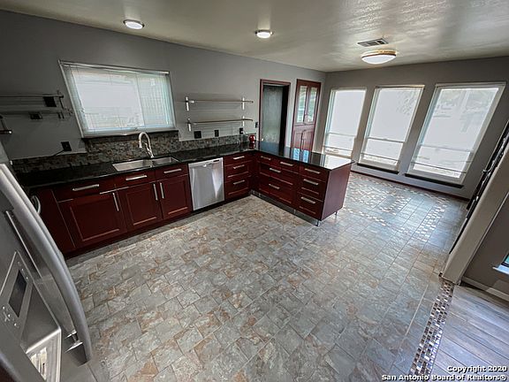 4th image of 15314 Elm Park St