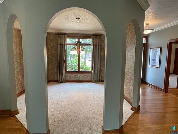 4th image of 206 E Pinehurst Dr