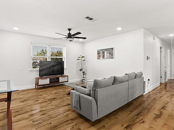 3rd image of 2837 Britannica Dr