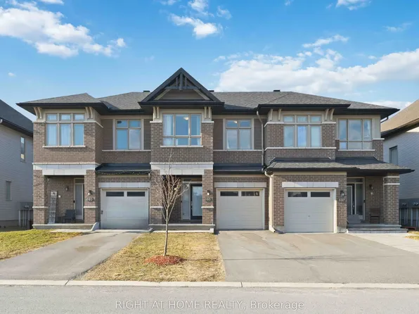 695 Capricorn Cir, Ottawa, ON K4M 0J5