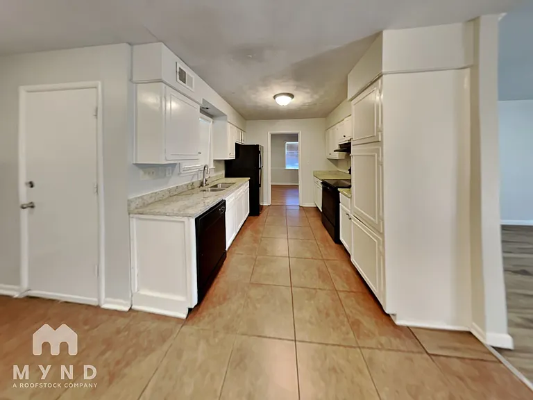 3020 Elgin Dr — Photo 5