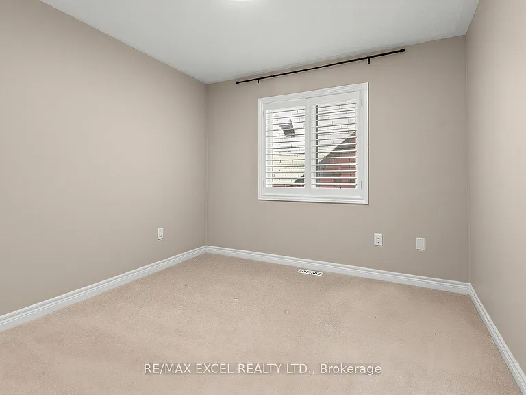 25 Demott Ave — Photo 22