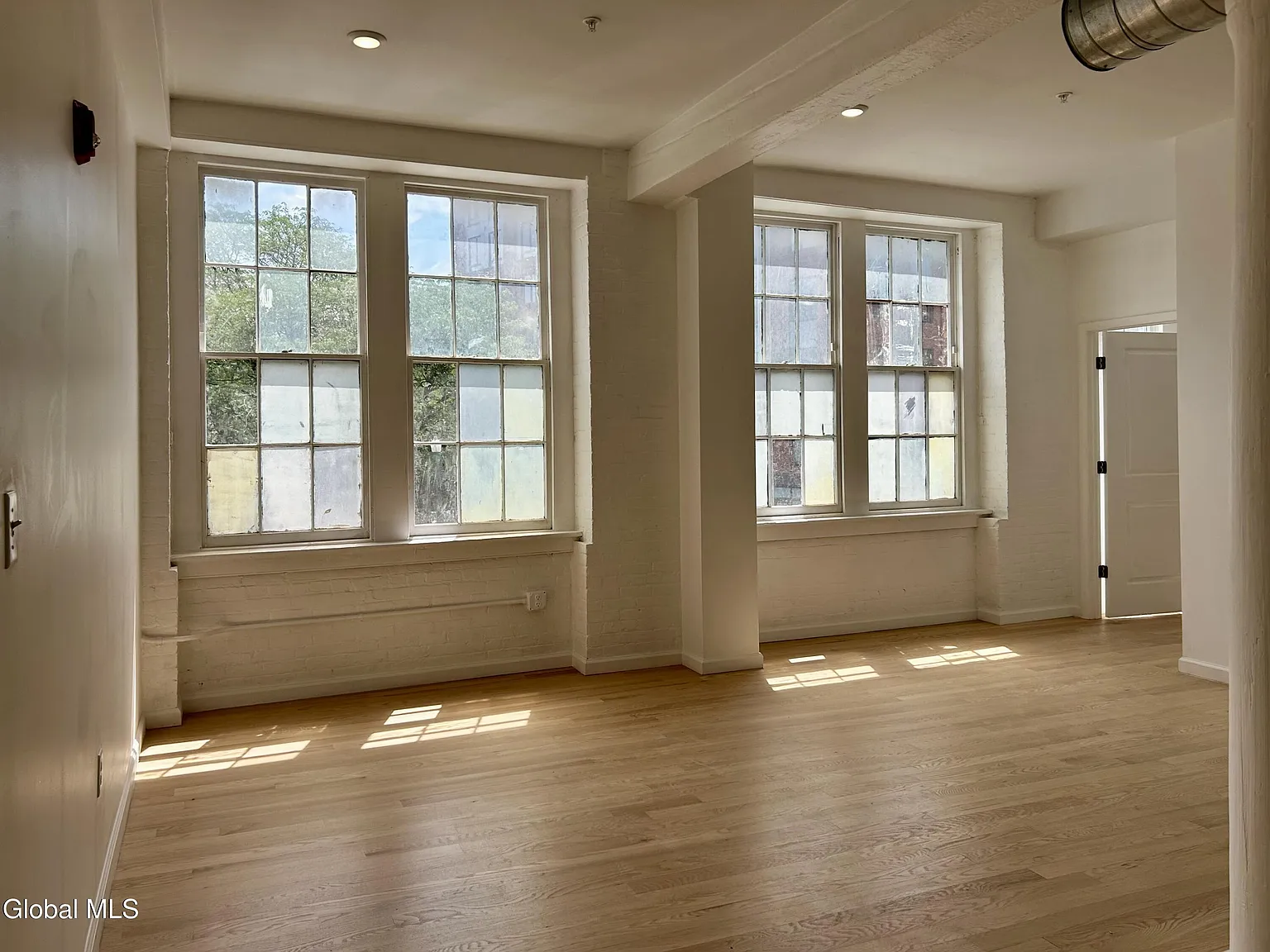 2 bed, 850 sqft, $2,100 — Photo 4