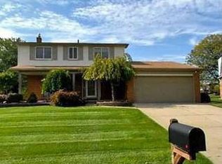 2434 Dorfield Dr, Rochester Hills, MI 48307