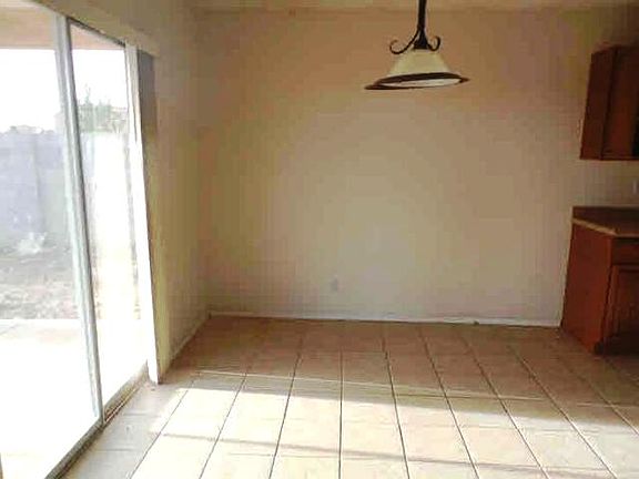 3rd image of 5044 Coyote Ct NE