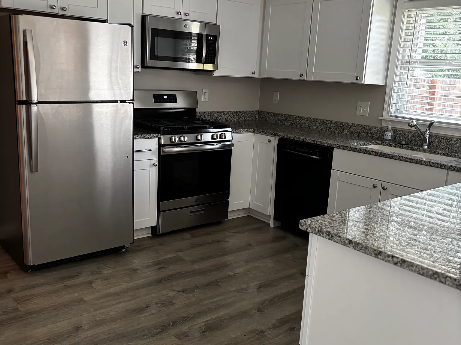 2 bed, 1200 sqft, $1,400 — Photo 2
