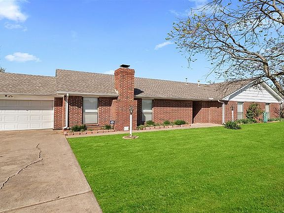 3rd image of 4421 Overland Cir