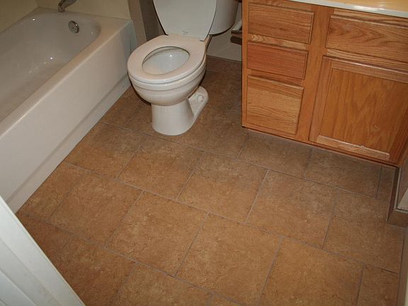 4th image of 902 E Beth Dr