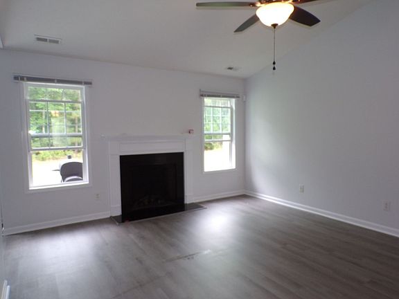 4th image of 210 Seville St
