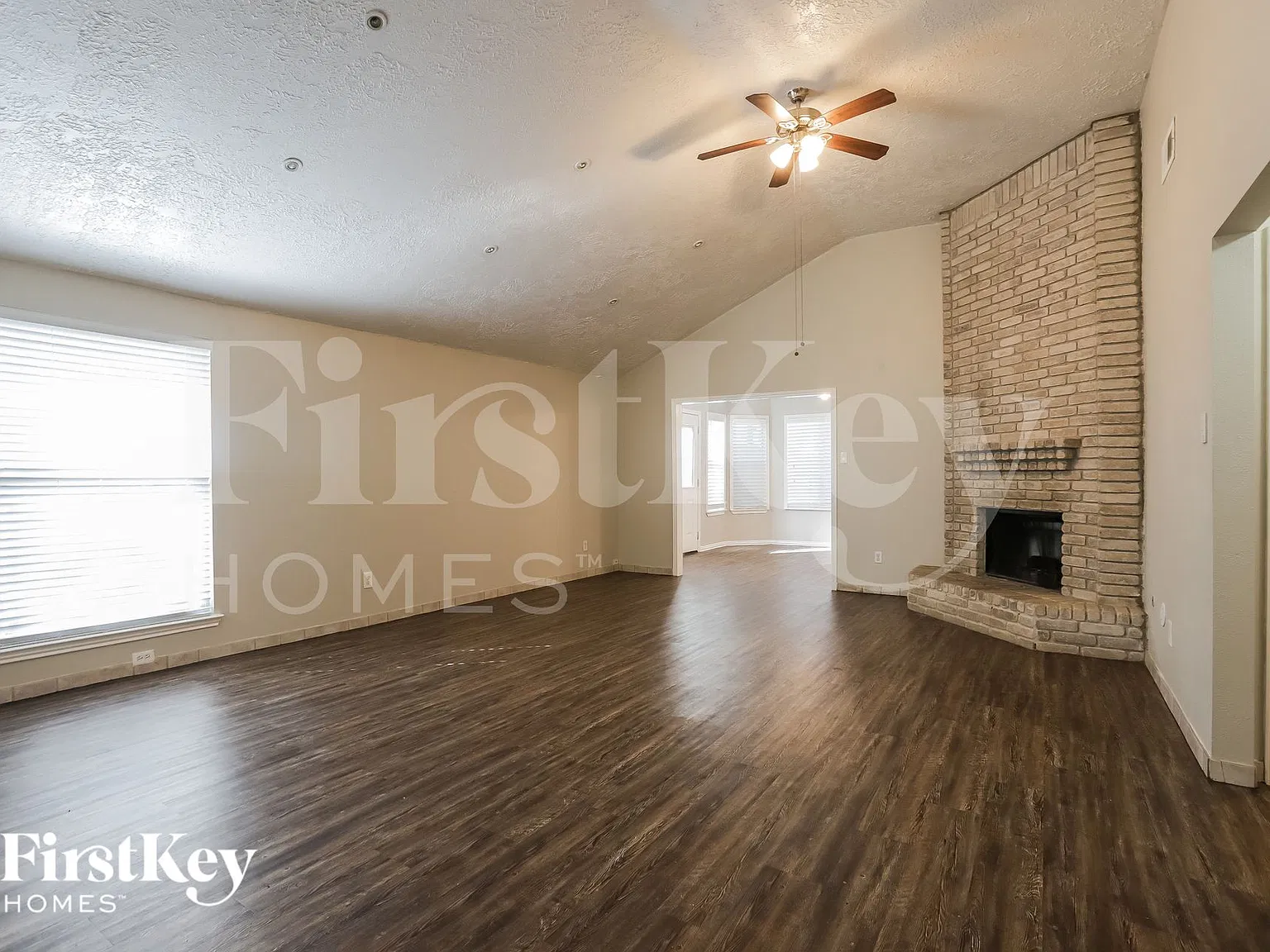 3 bed, 2.0 bath, 1761 sqft, $2,035 — Photo 3