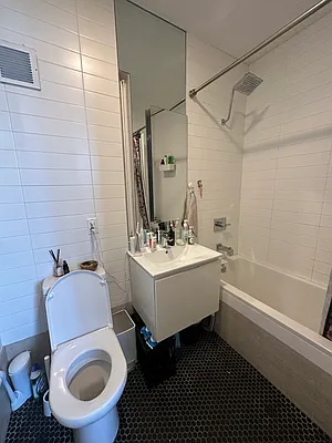 Rented by Nooklyn NYC LLC | media 9