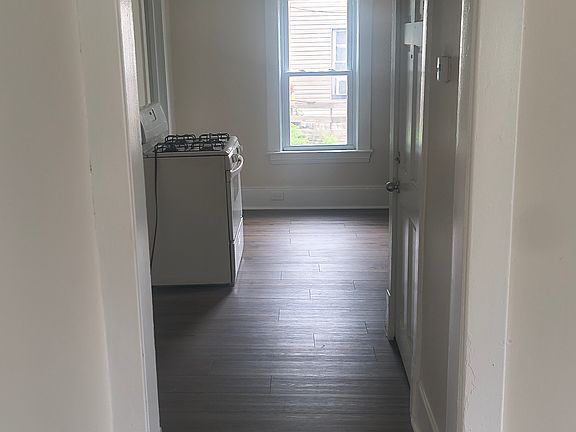 3rd image of 3222 Woodbridge Ave