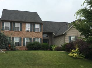 6142 Timberknoll Dr, Macungie, PA 18062