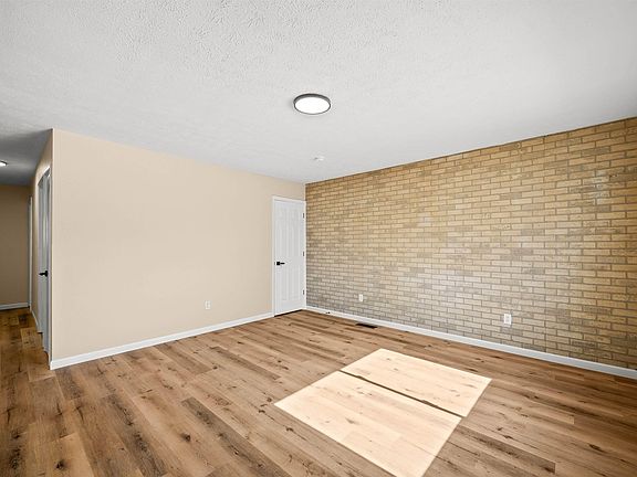 4th image of 412 E La Salle Ave