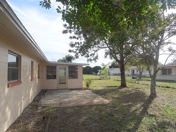 3rd image of 211 Lowry Ave