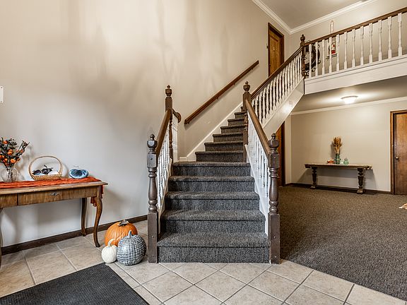 2nd image of 7432 Lions Head Dr #5
