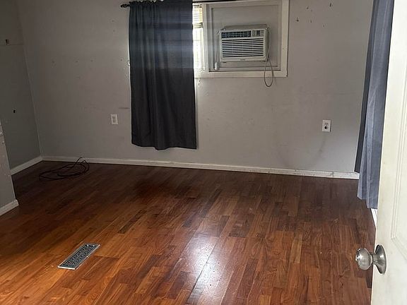 5th image of 223 Pinto St