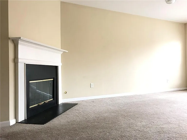 1581 Cove Creek Cir — Photo 3