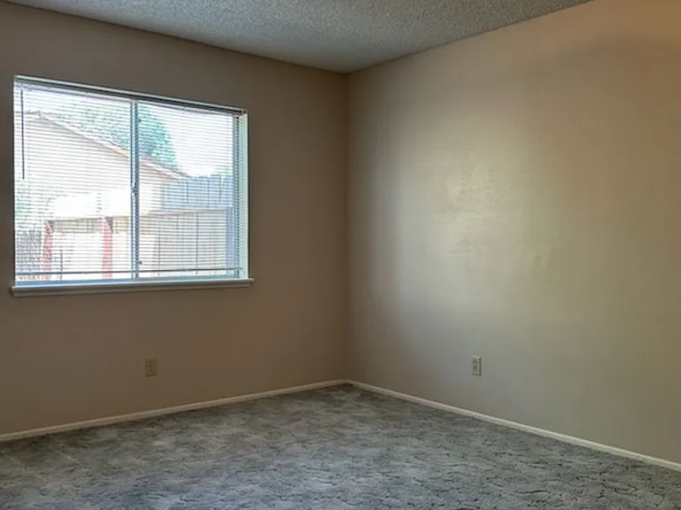 1012 W Alene Ave #B — Photo 9
