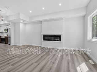 10821 112th St NW #1, Edmonton, AB T5H 3H4
