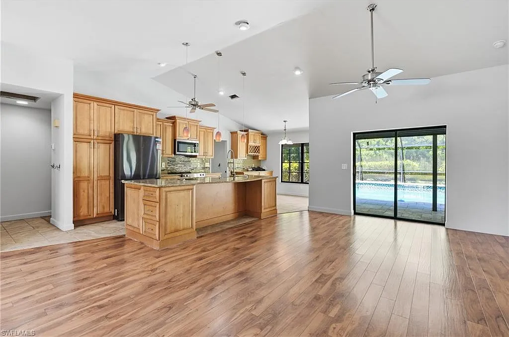 3 bed, 2.0 bath, 1448 sqft, $3,000 — Photo 4