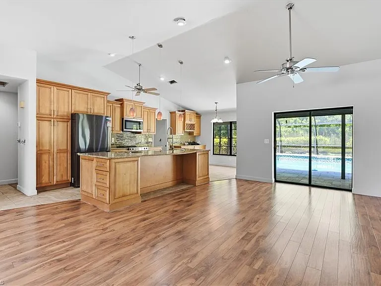 19028 Pine Run Ln — Photo 4