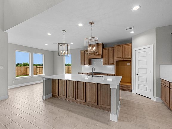 4th image of 3410 Everglade Ln