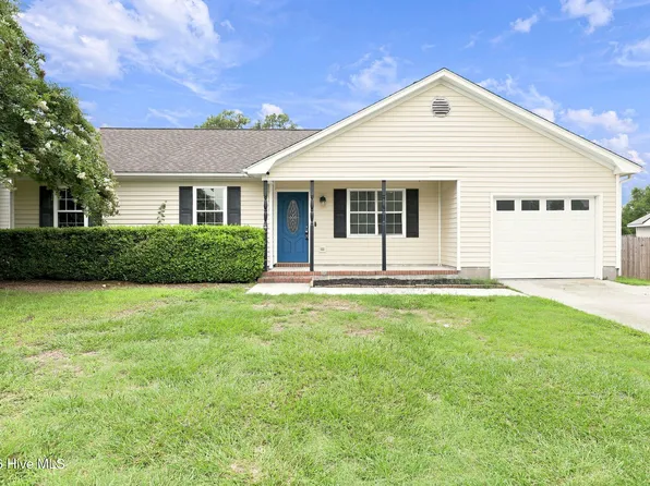 496 Sand Ridge Road, Hubert, NC 28539