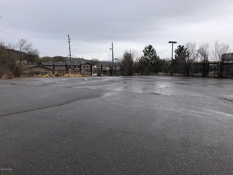 2nd image of 2420 E Valentine Dr