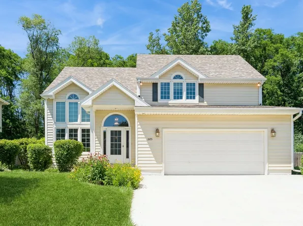 2455 Scenic Valley Dr, West Des Moines, IA 50265