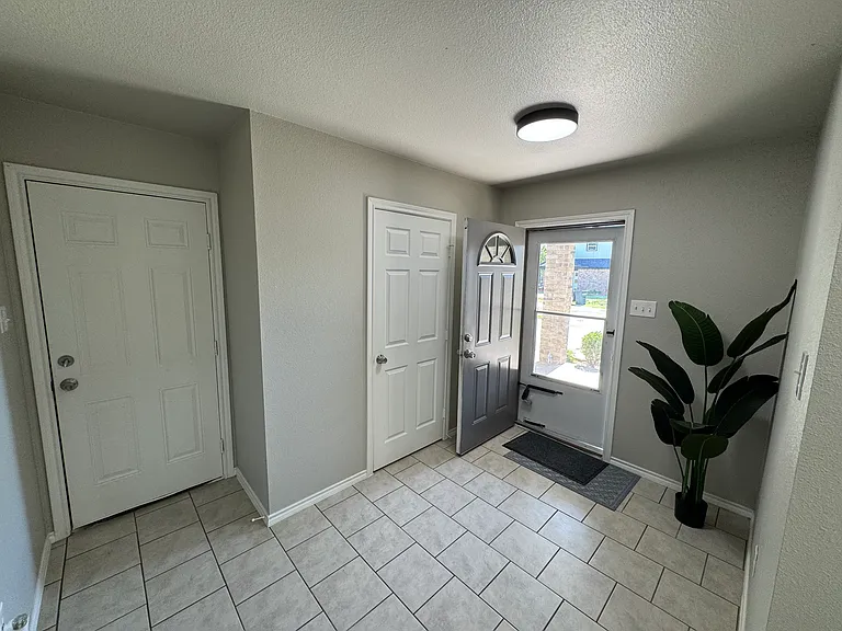 600 S Hattie St #B — Photo 3