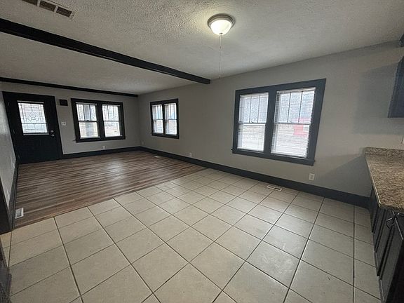 4th image of 2829 Kenmore Ave