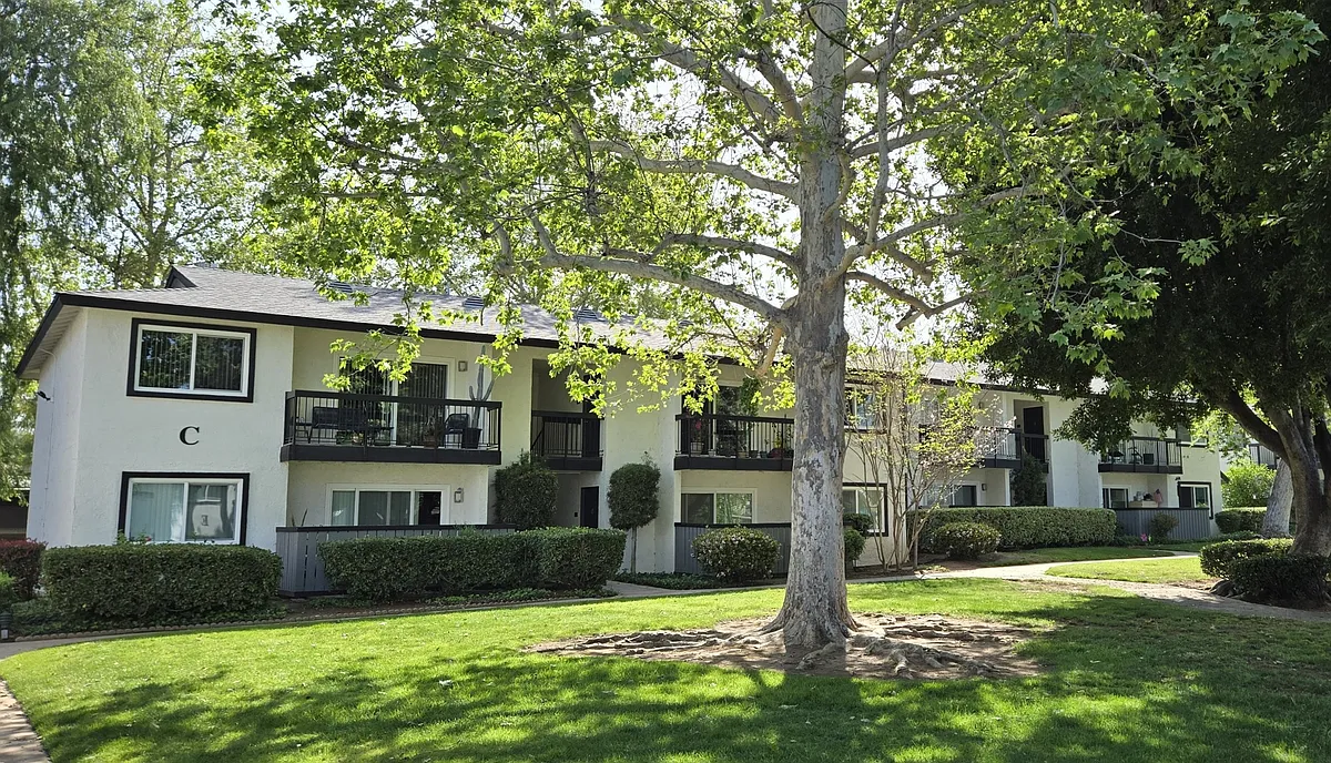 Building Photo - The Redlands Apartments